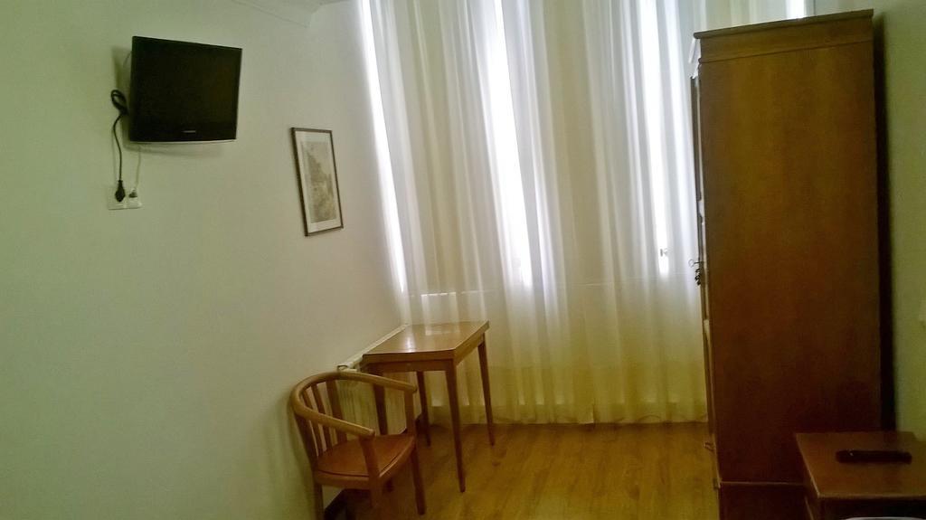 Hostal El Cairo Феррол Экстерьер фото