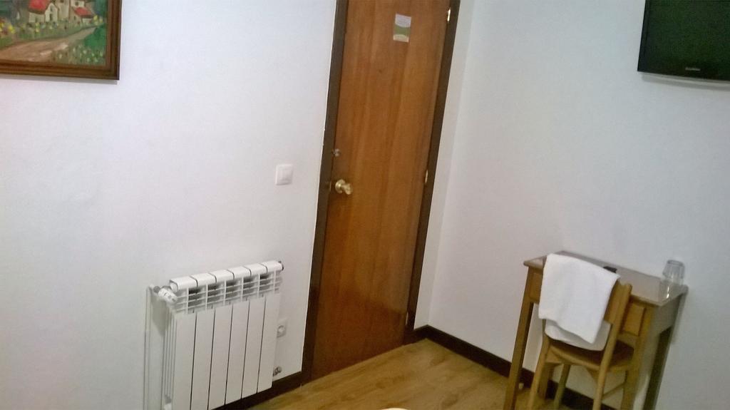 Hostal El Cairo Феррол Экстерьер фото