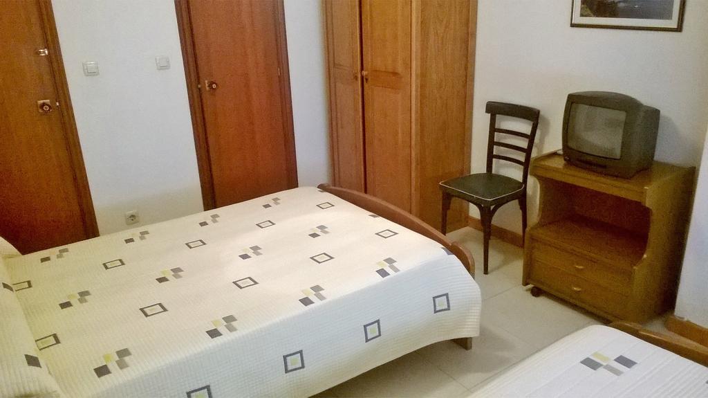Hostal El Cairo Феррол Экстерьер фото