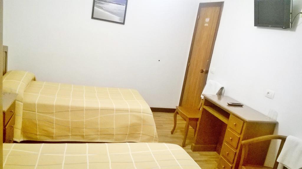 Hostal El Cairo Феррол Экстерьер фото