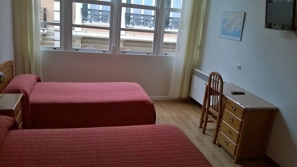 Hostal El Cairo Феррол Экстерьер фото
