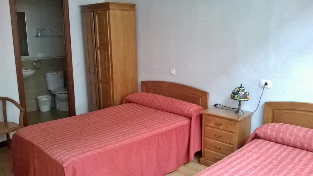 Hostal El Cairo Феррол Экстерьер фото