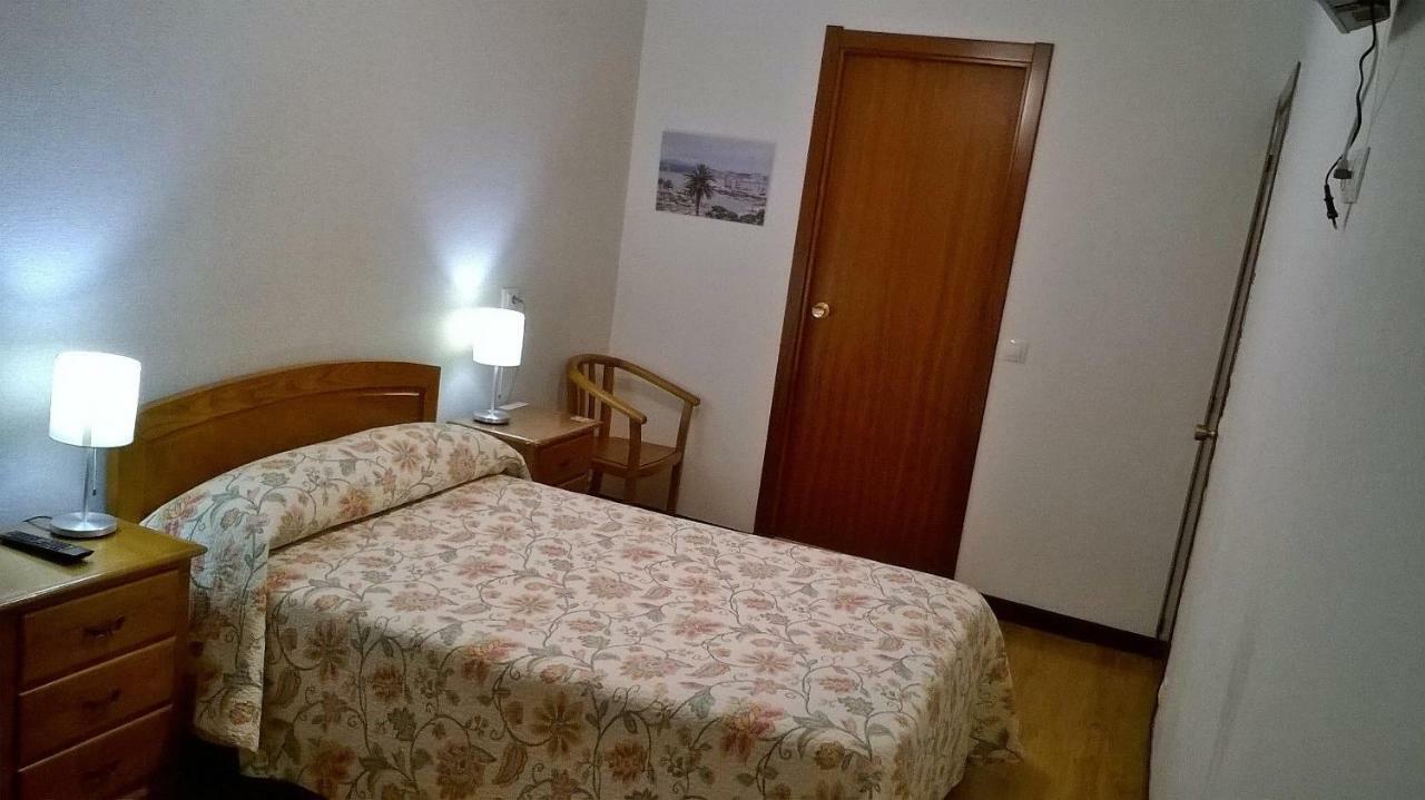 Hostal El Cairo Феррол Экстерьер фото