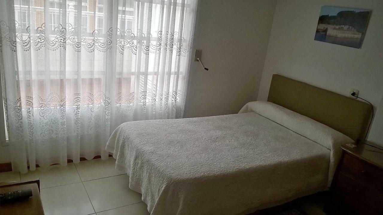 Hostal El Cairo Феррол Экстерьер фото