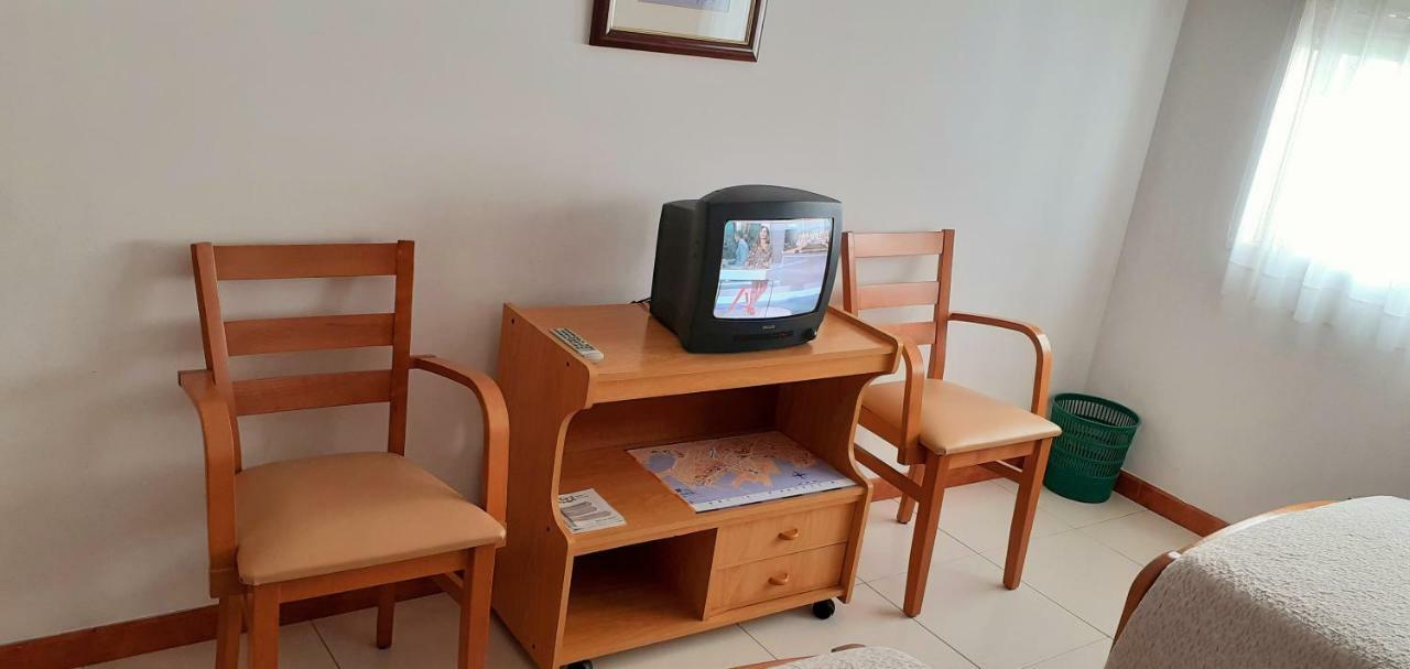 Hostal El Cairo Феррол Экстерьер фото