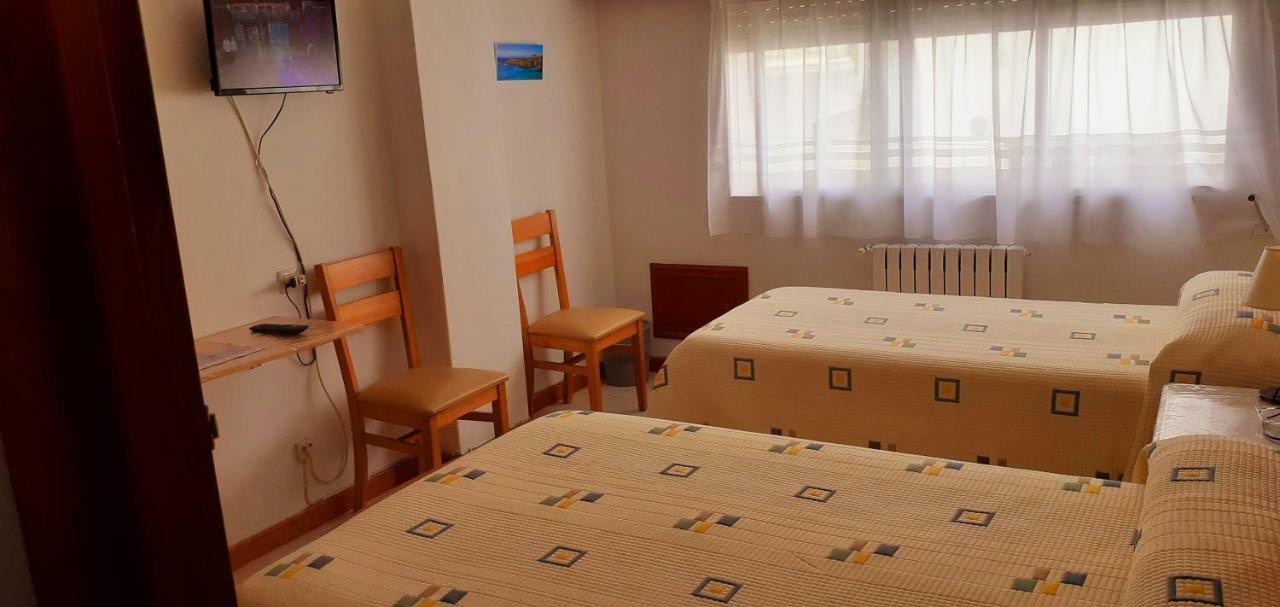 Hostal El Cairo Феррол Экстерьер фото